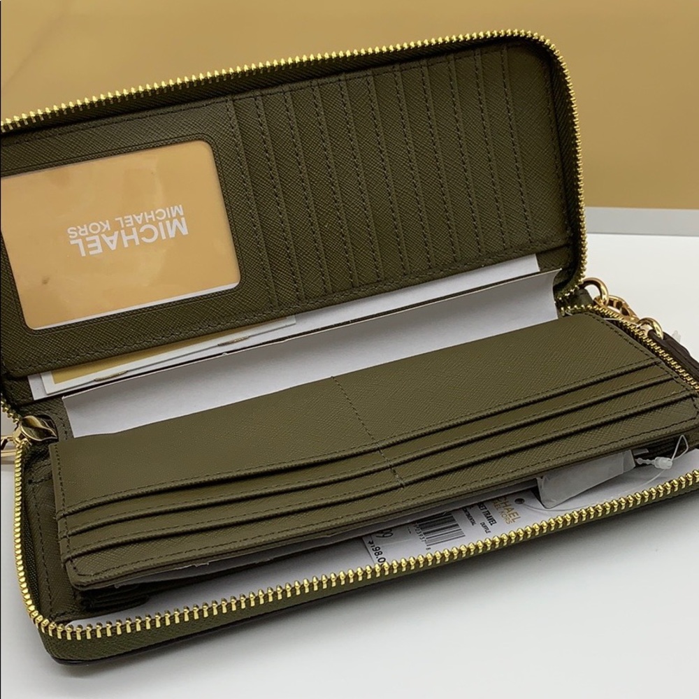 MICHAEL KORS JET SET TRAVEL LG TRVL CONTINENTAL Wristlet Wallet Phone Case NWT - Picture 5 of 16
